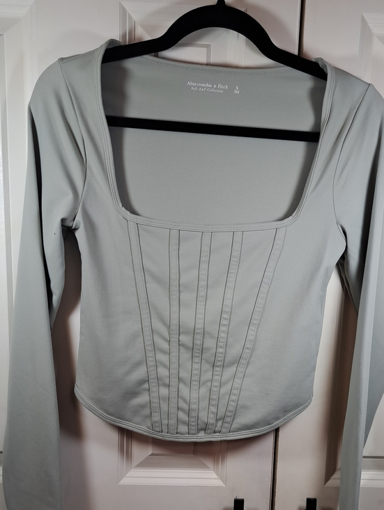 Abercrombie & Fitch Tops - Abercrombie & Fitch Women's Light Gray Crop Top